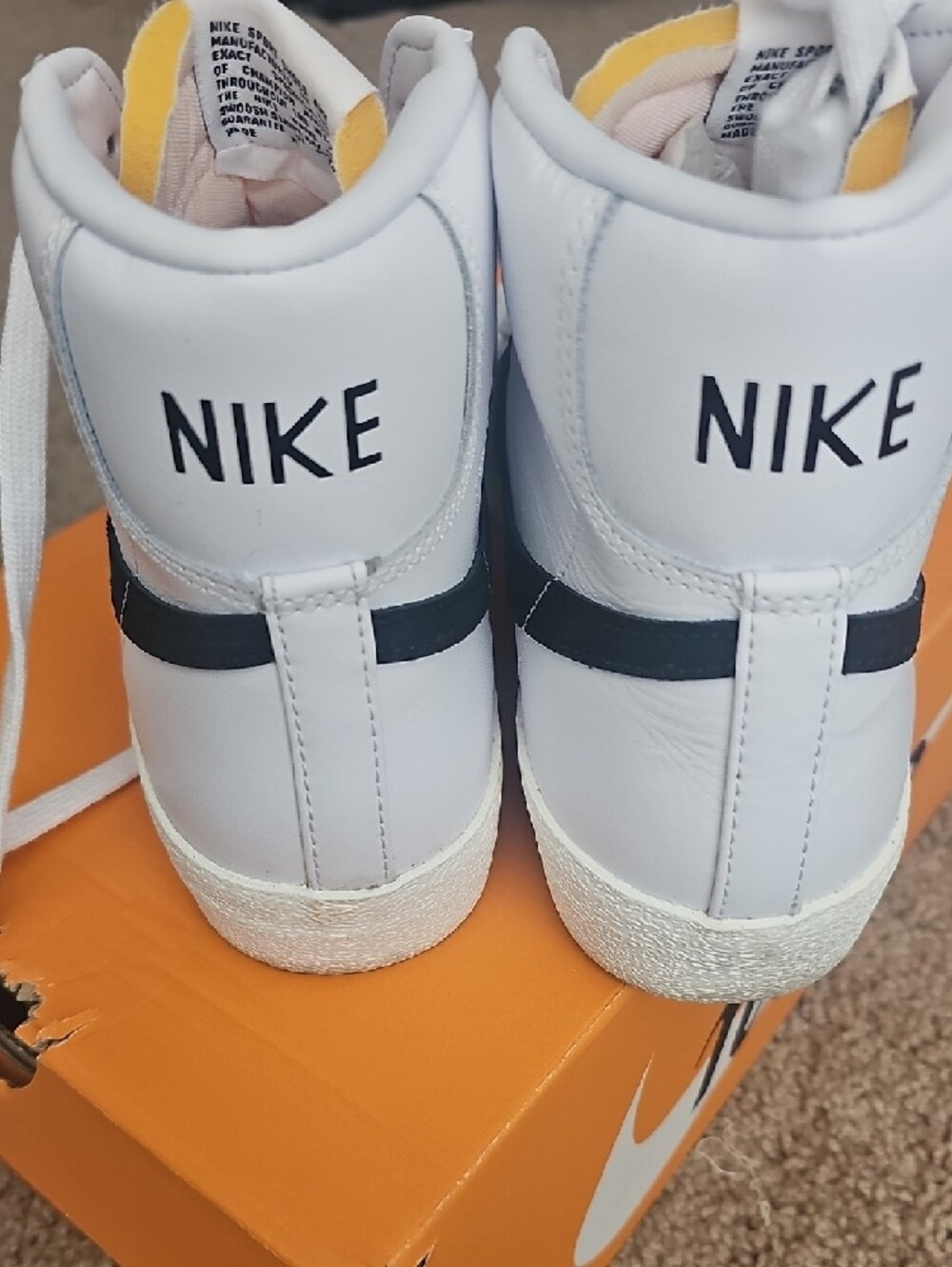 Nike White & BLK Vlazer Mid '77 VNTG Sneakers - Picture 5 of 5